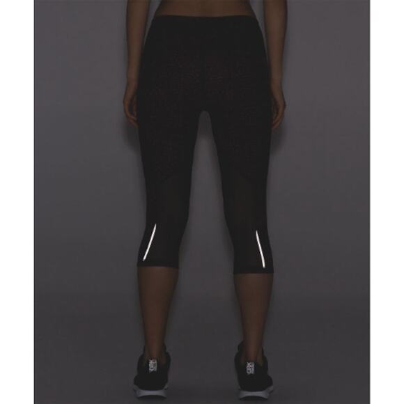 LULULEMON Outrun 17" Crop in Shatter Weave Dust Coral Plum / Black // 4 - Picture 4 of 12